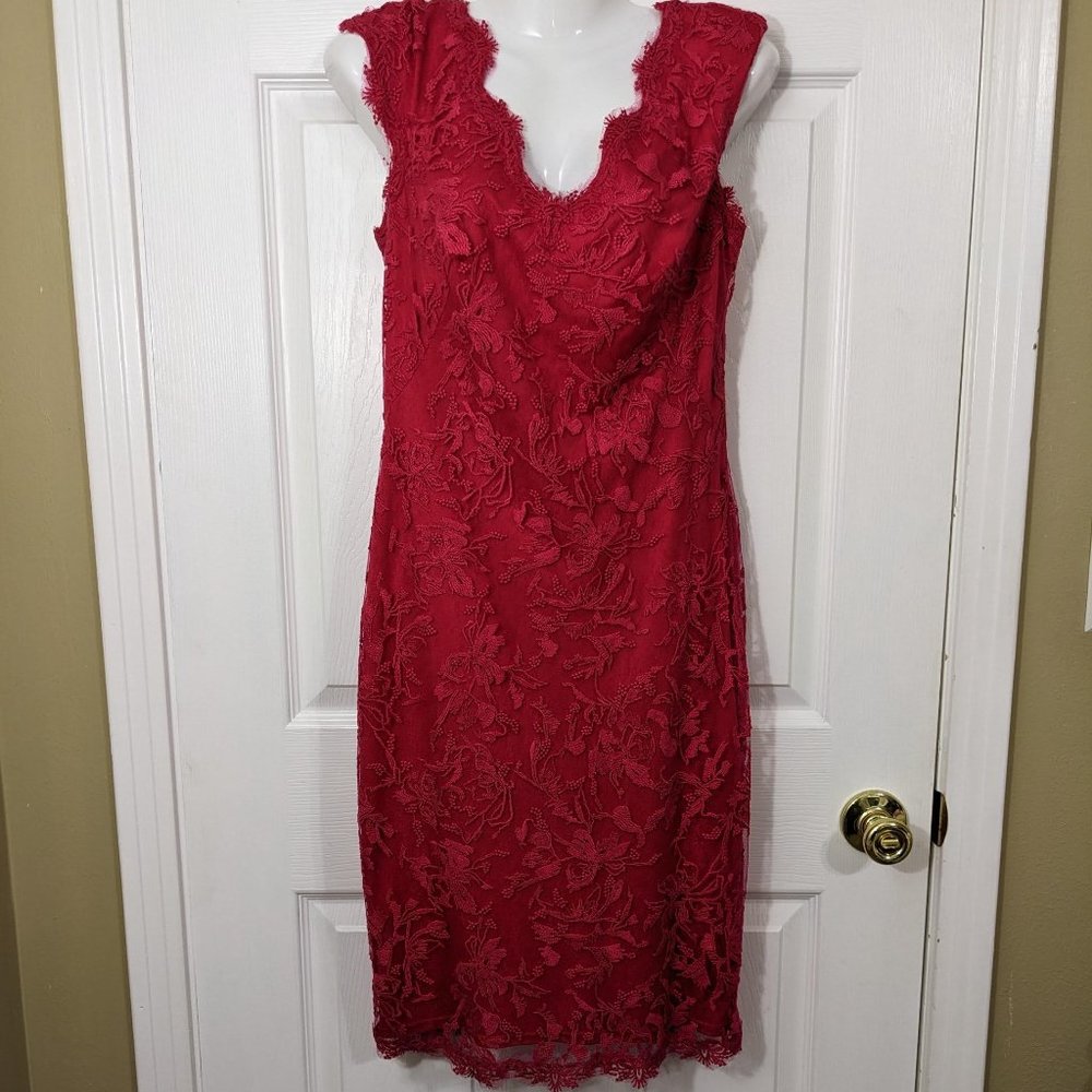 Tadashi Shoji Size Red Lace V-Neck Sleeveless Sheath Lined Dress - size 4